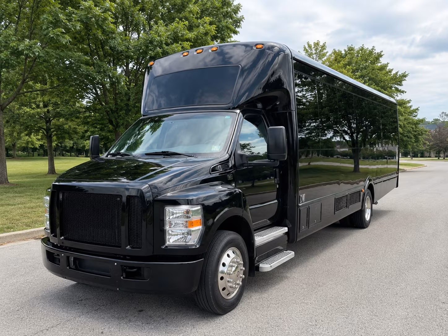 rent a honolulu prom party bus or charter bus today